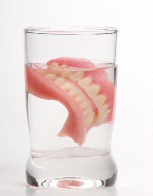 dentures-in-water-lg.jpg