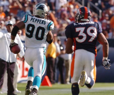 carolina-panthers-julius-peppers-broncos-2004jpg.jpg